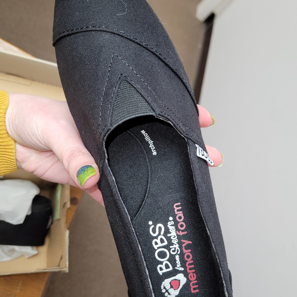 Size 8 Skechers bobs